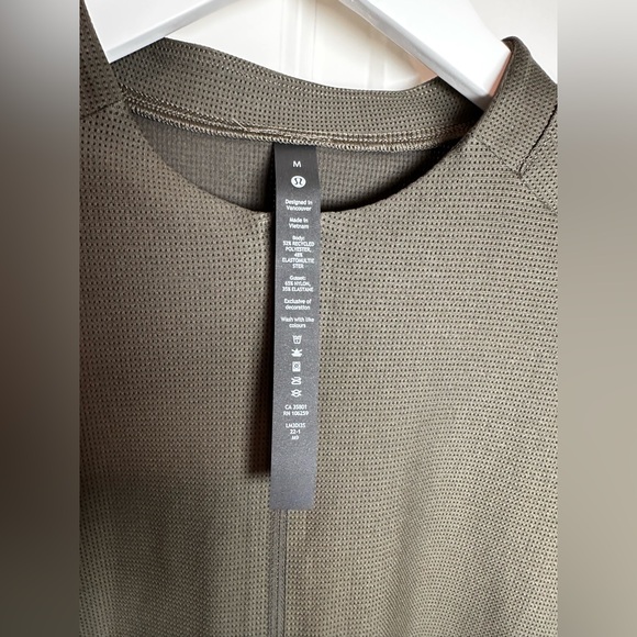 lululemon athletica Men's Dark Green Half-Zip Jacket with sheer detail - Picture 2 of 10